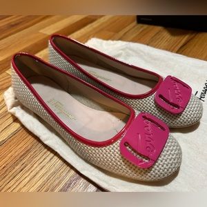 CLASSIC!! RARE!! Salvatore Ferragamo Women’s Flats Size 8 Tan/Pink w/ Dust Bag